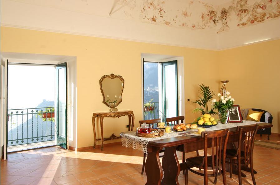 Palazzo Verone Scala Bagian luar foto